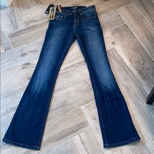 BNWT Lois Highwaisted Flare Jeans - 26